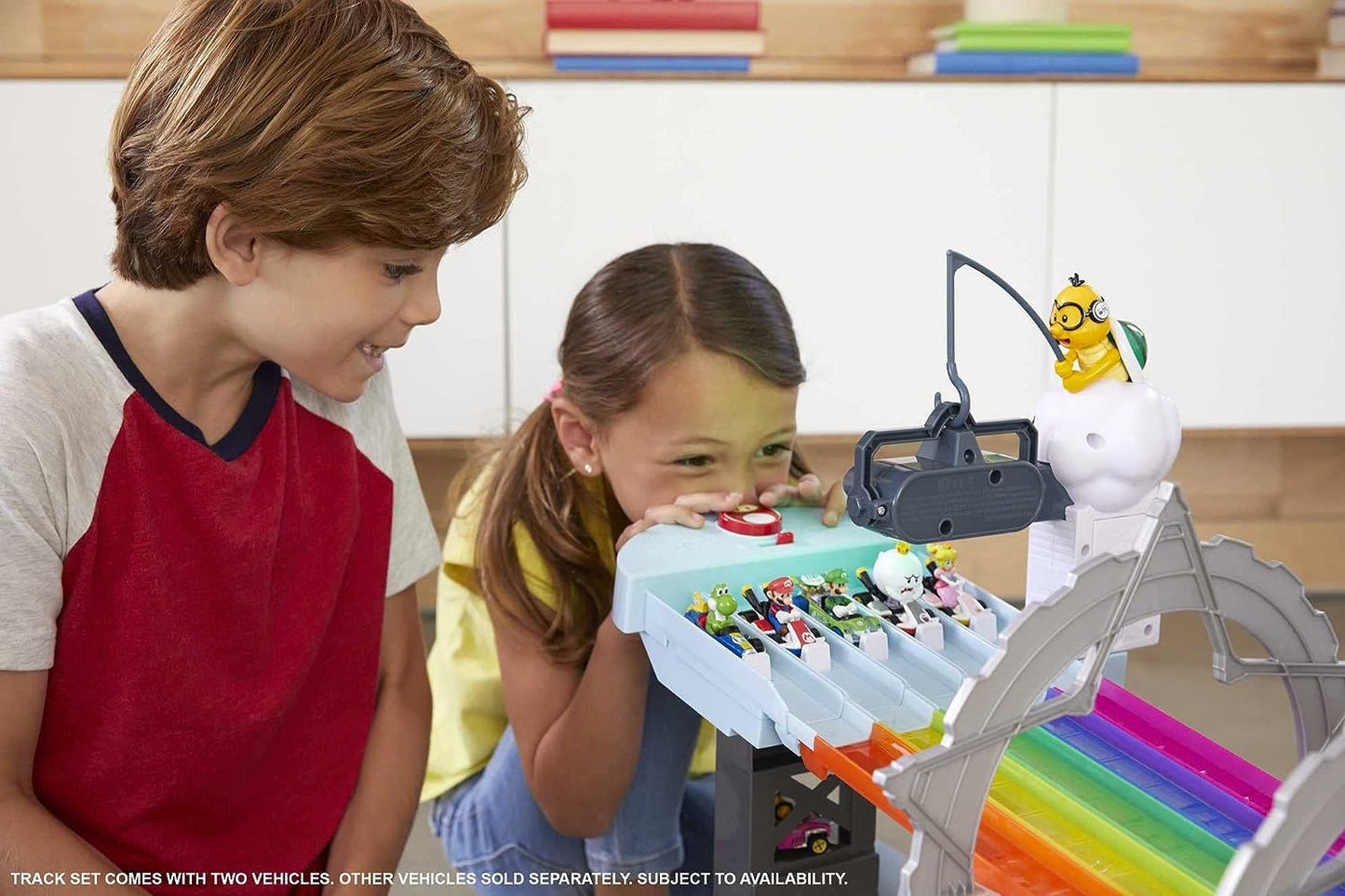 Hot Wheels Mario Kart Rainbow Road Raceway